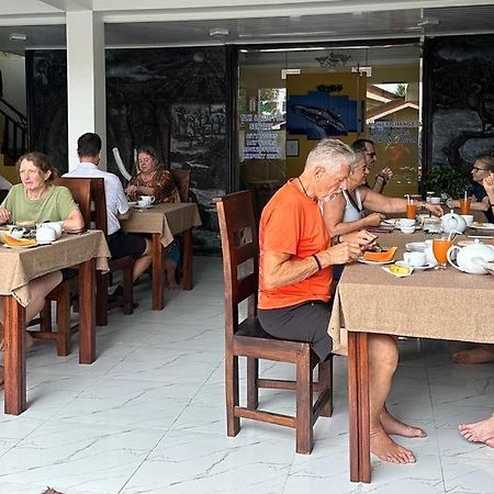 Funwhales Rest House Негомбо Екстериор снимка