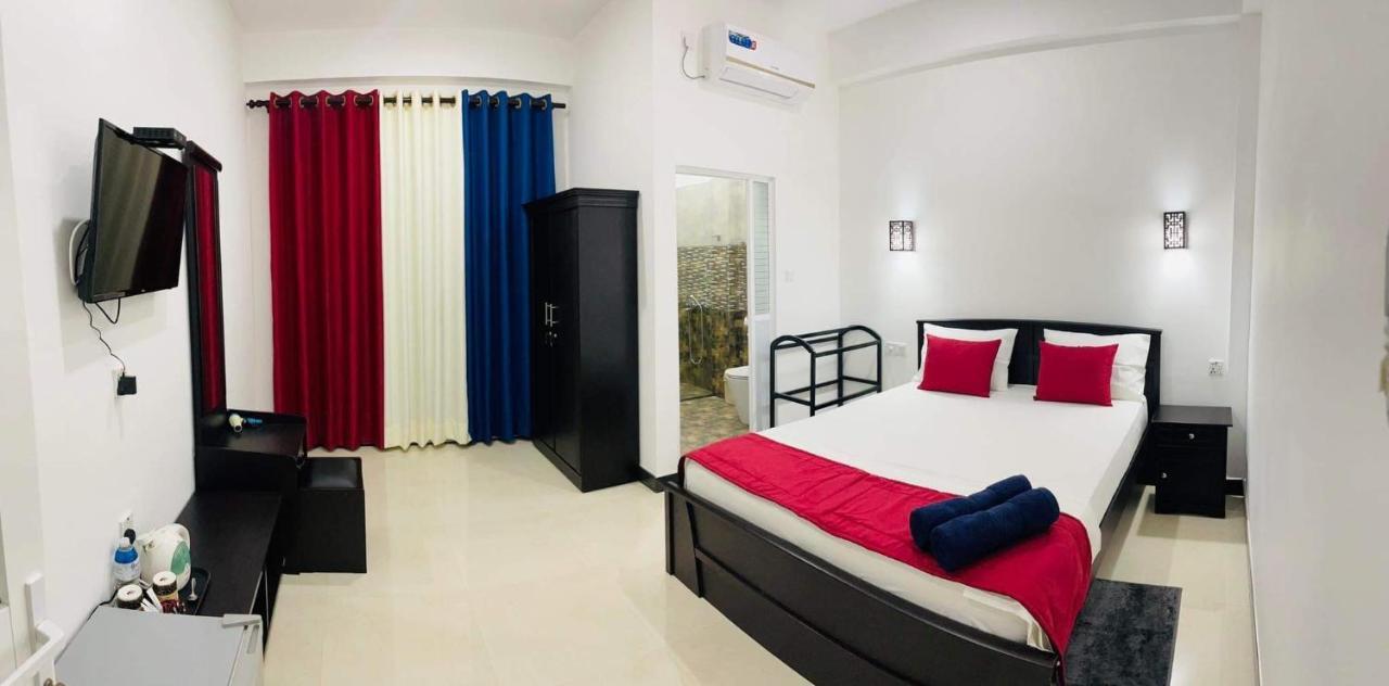 Funwhales Rest House Негомбо Екстериор снимка