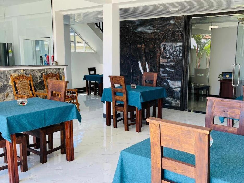 Funwhales Rest House Негомбо Екстериор снимка