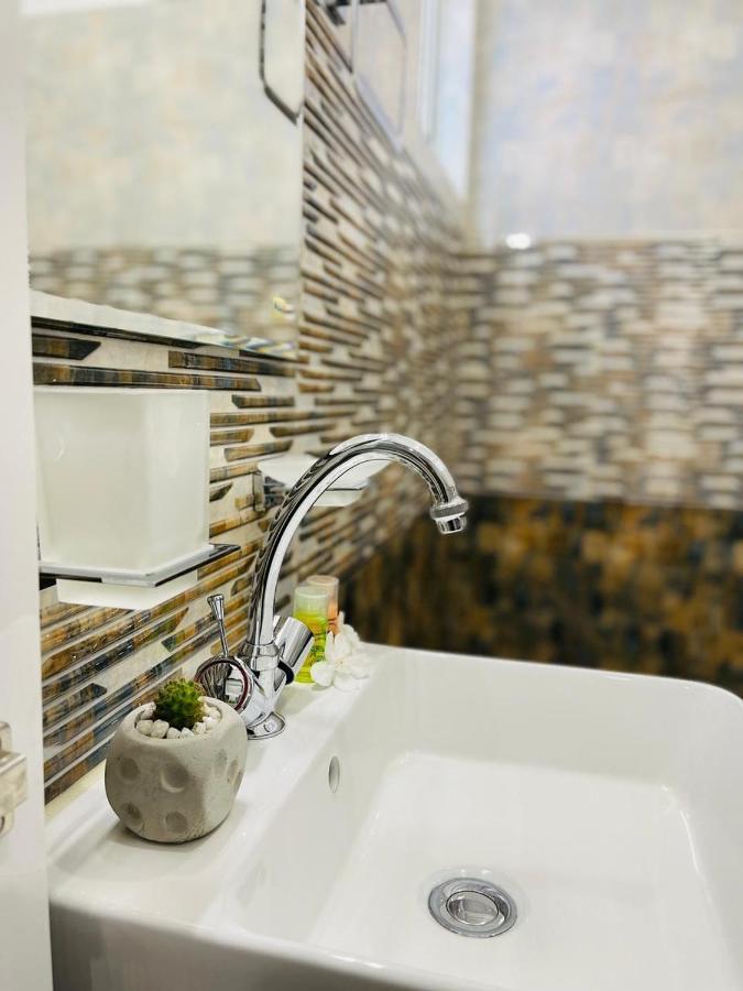 Funwhales Rest House Негомбо Екстериор снимка