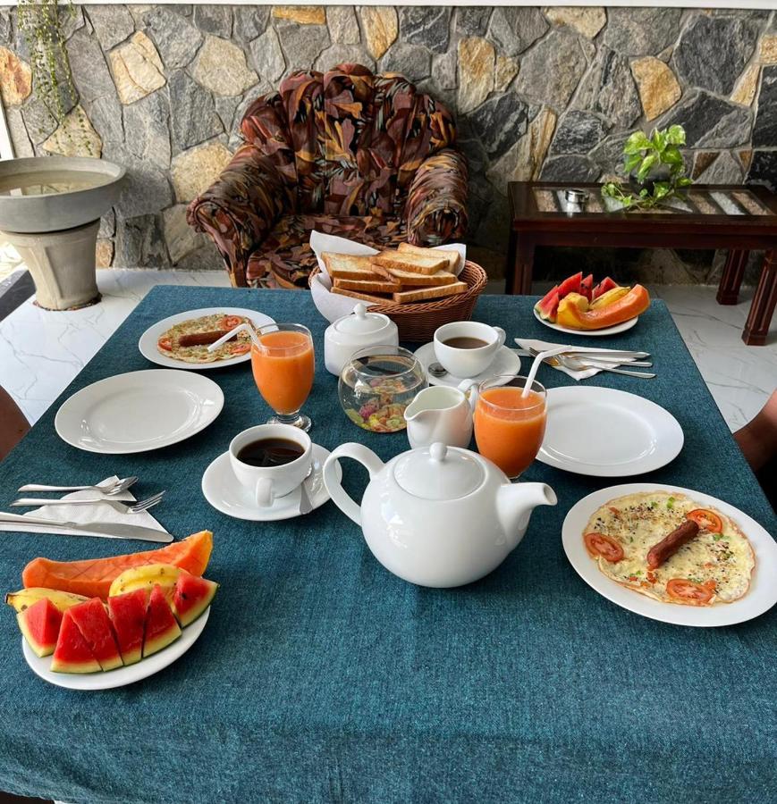 Funwhales Rest House Негомбо Екстериор снимка