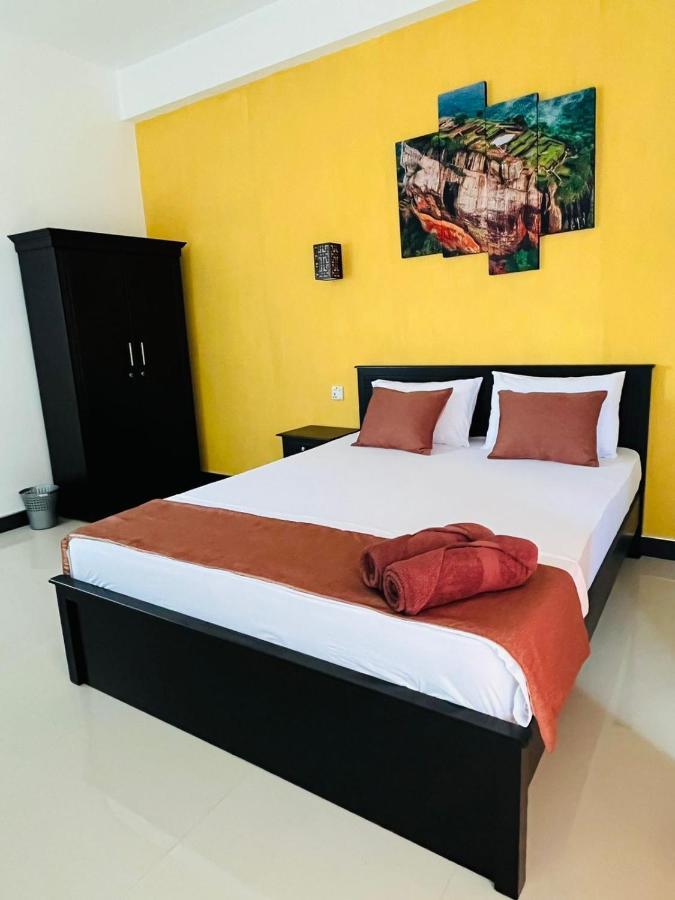 Funwhales Rest House Негомбо Екстериор снимка