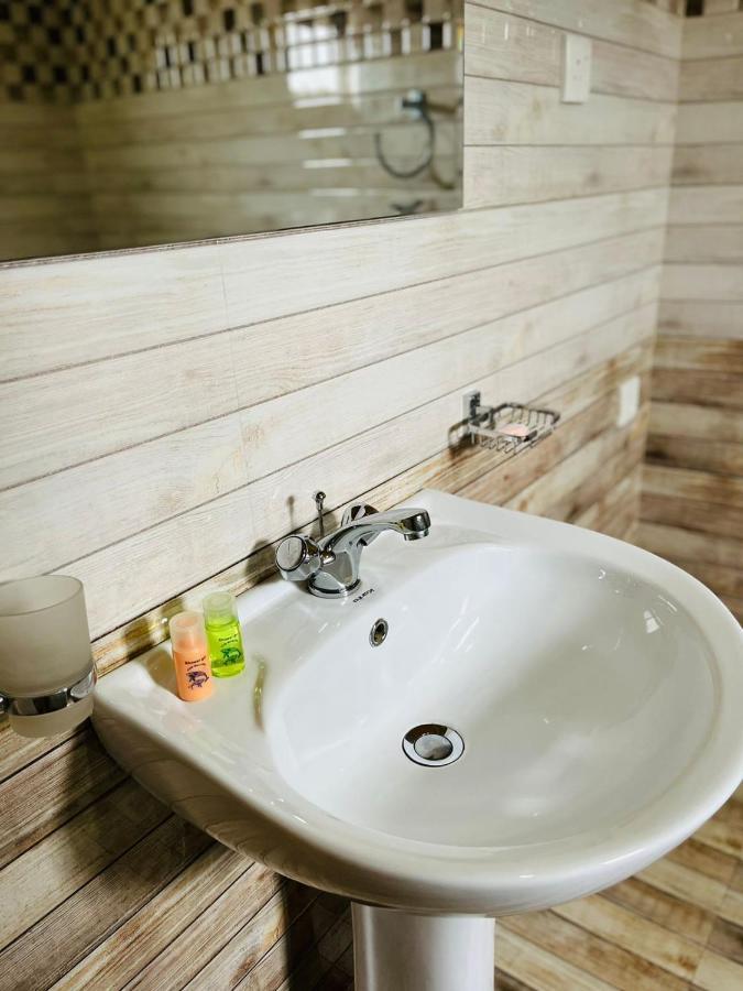 Funwhales Rest House Негомбо Екстериор снимка