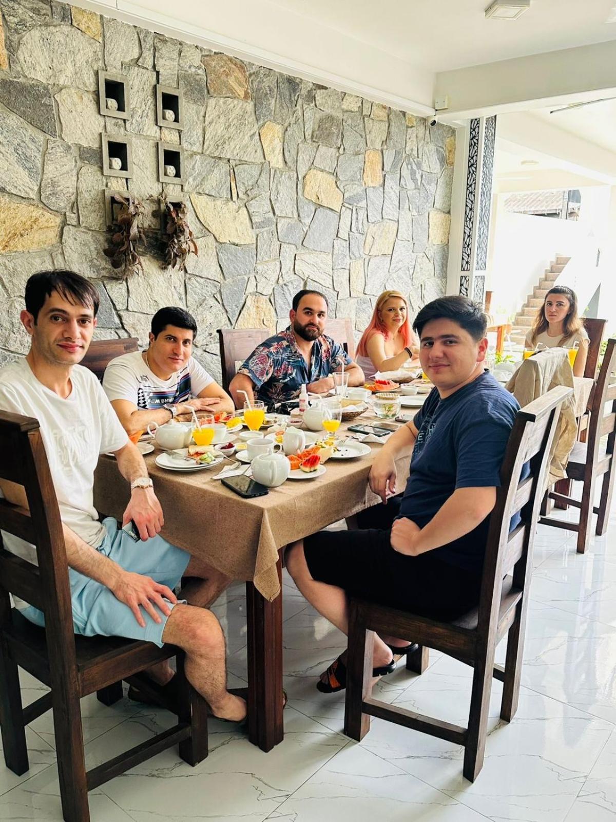 Funwhales Rest House Негомбо Екстериор снимка